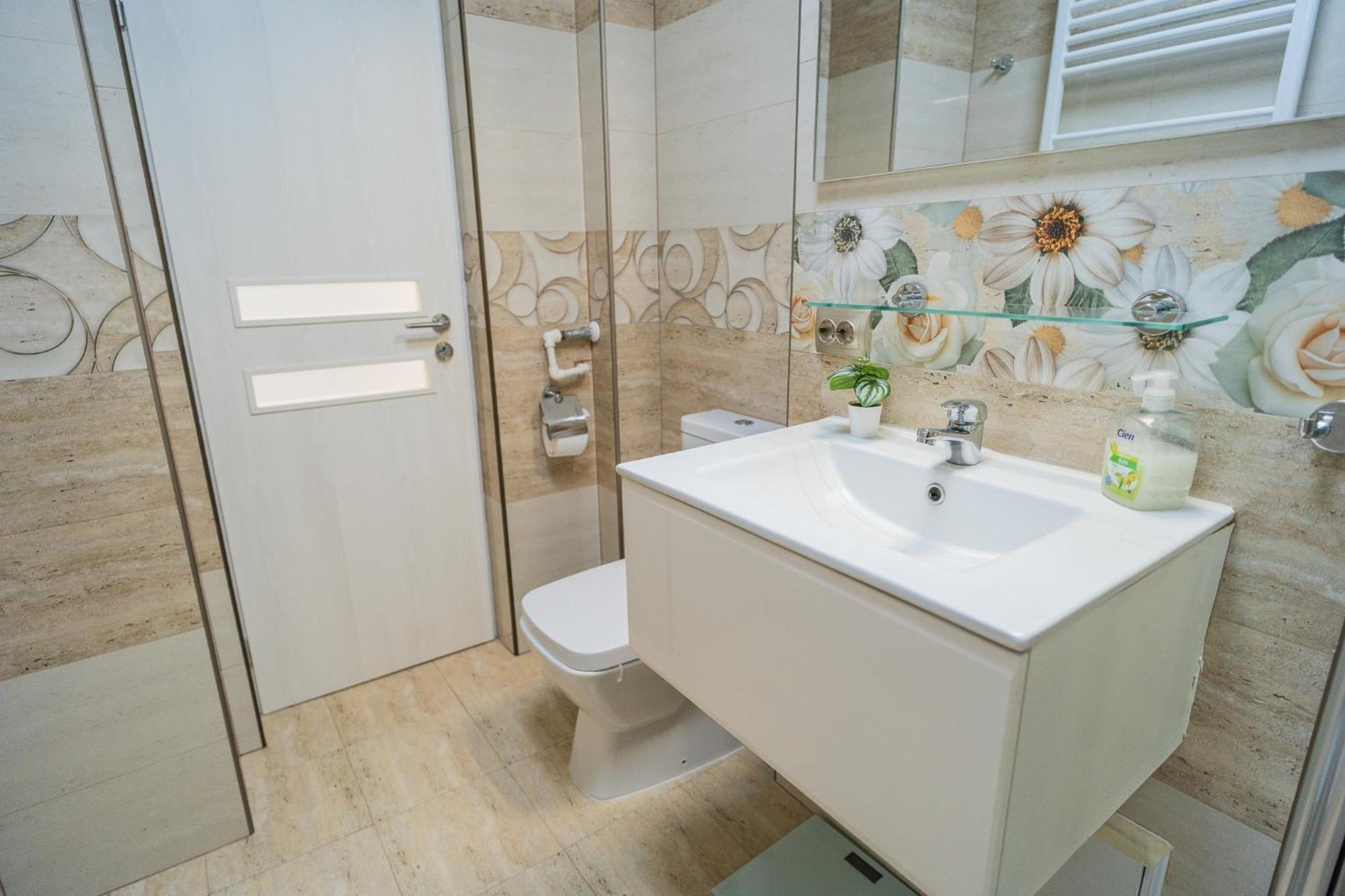 Luxury 2Br On Decebal Avenue Apartment Bukares Bagian luar foto