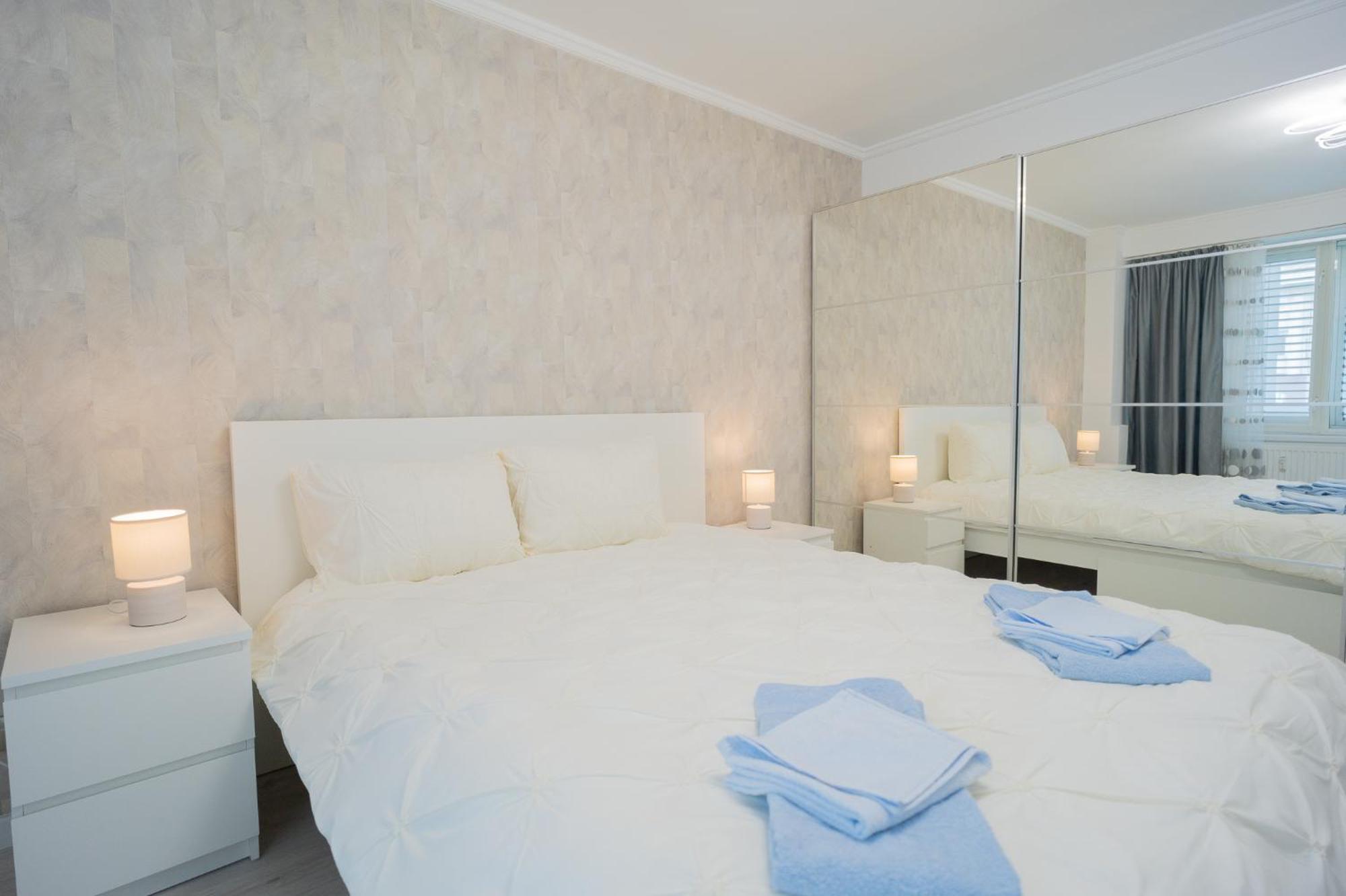 Luxury 2Br On Decebal Avenue Apartment Bukares Bagian luar foto